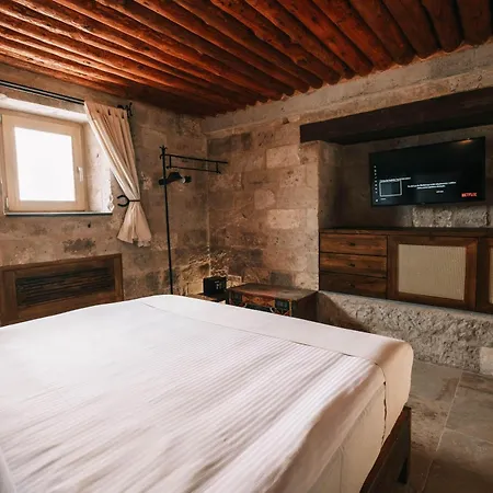 Millstone Cave Uçhisar