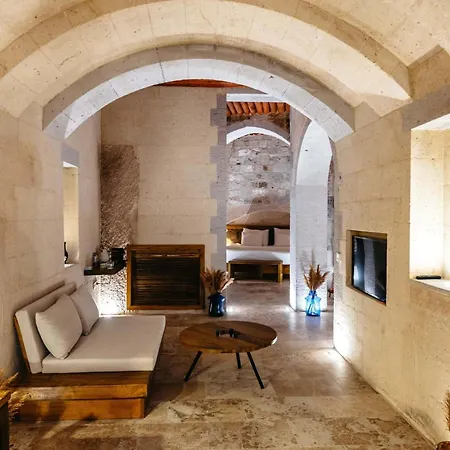 Millstone Cave 3* Uchisar