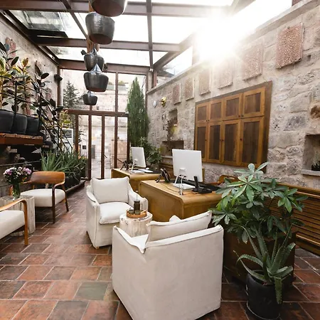 Hotel Millstone Cave