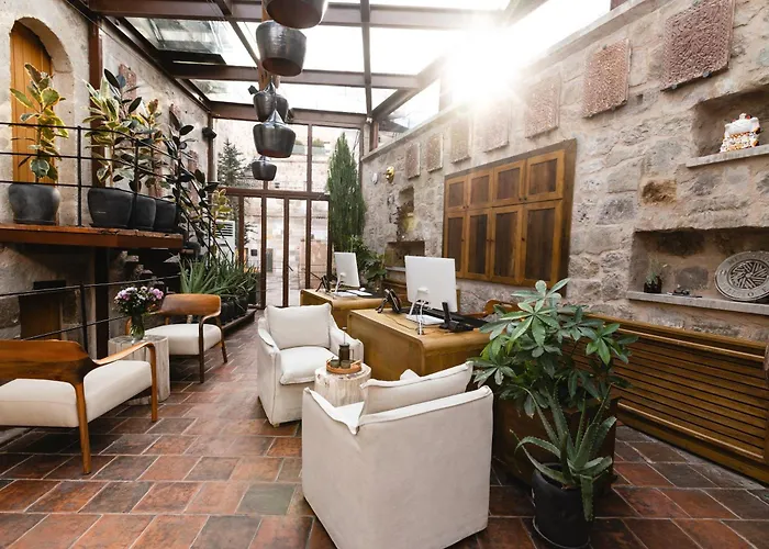 Hotel Millstone Cave